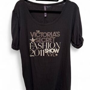 Victoria's Secret RARE 2011 Fashion Show Women's Black Silver T-shirt